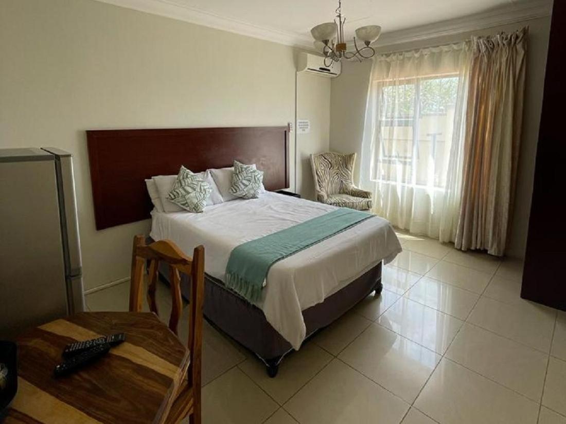 Khutsong Guests House Hotel Burgersfort Bagian luar foto