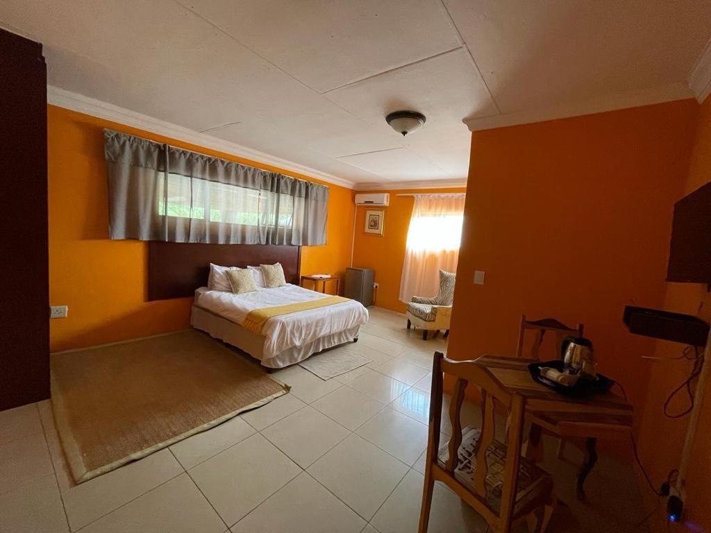 Khutsong Guests House Hotel Burgersfort Bagian luar foto
