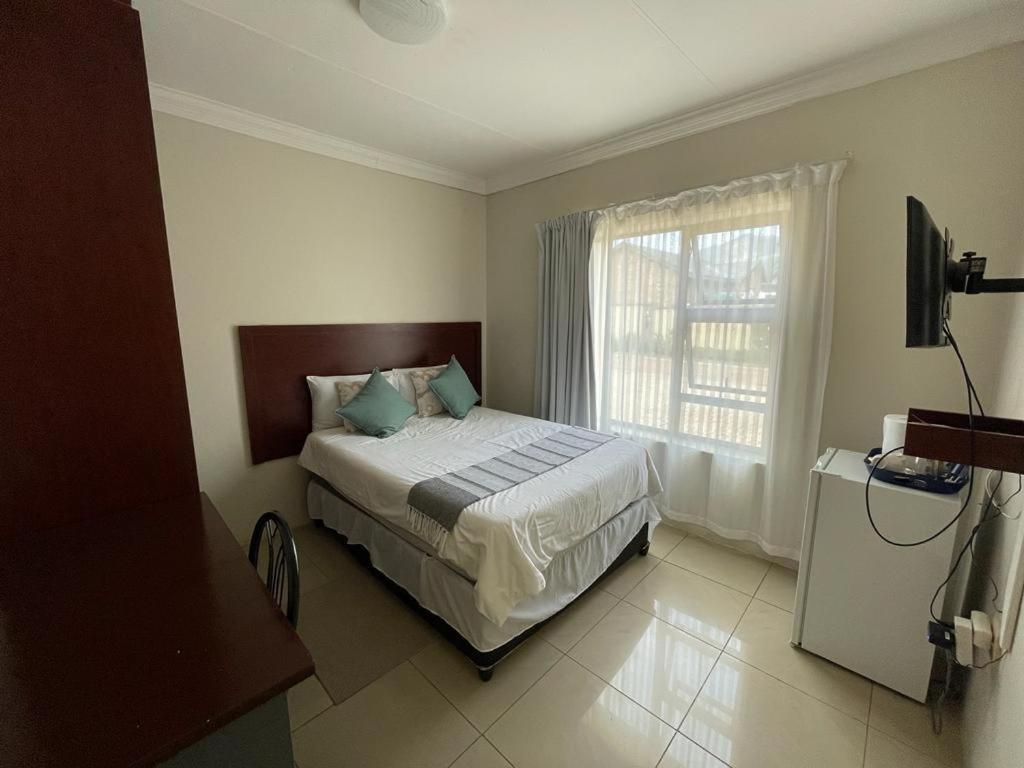 Khutsong Guests House Hotel Burgersfort Bagian luar foto
